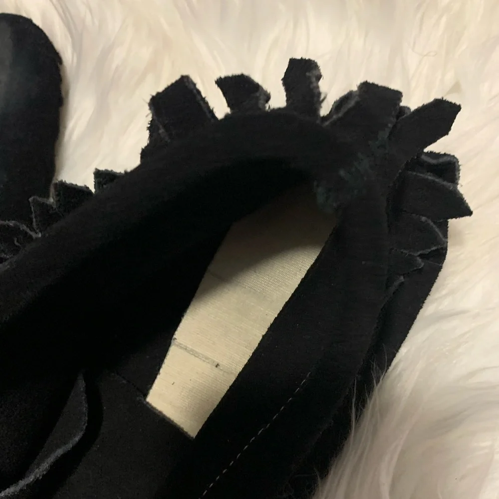 Vintage black moccasins with brown trim and black fringe, Size 9 - Picture 6 of 7